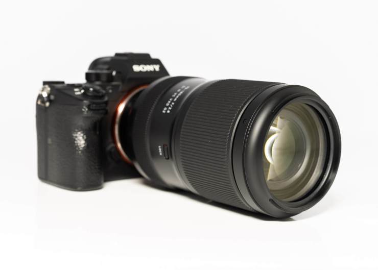 Objectif Tamron 70-180 mm F/2.8 G2 sur appareil photo Sony